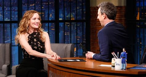 leslie mann ass|Watch Late Night with Seth Meyers Clip: Leslie Mann Describes。